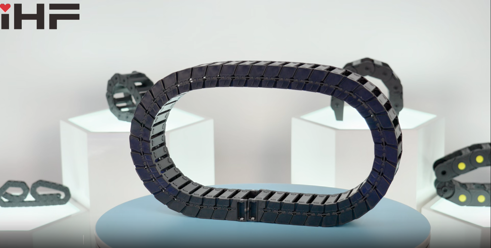 Flessibilità ingegneristica: portacavi personalizzati per le sfide della produzione moderna